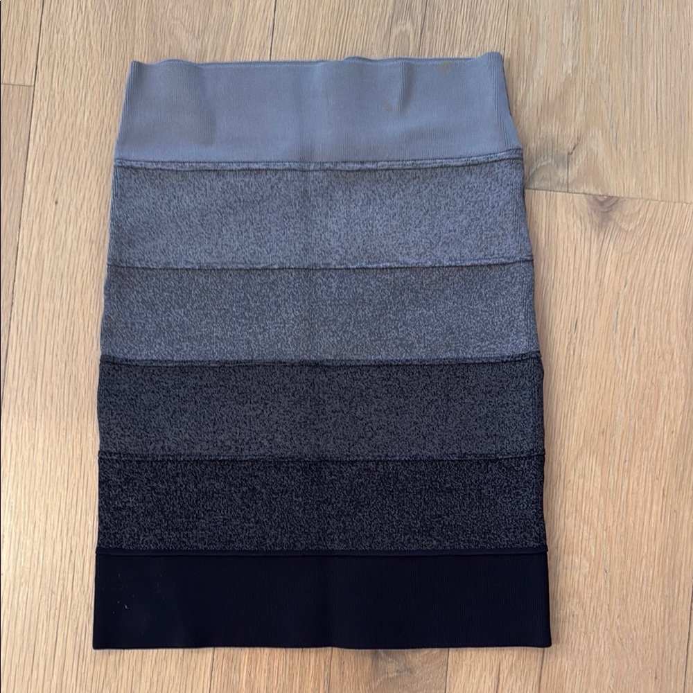 BCBGMaxAzria Gray Ribbed Pencil Skirt Mini